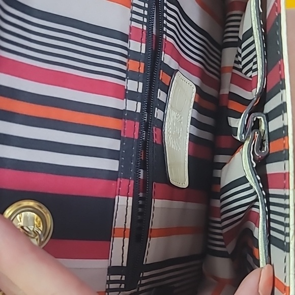 Anne Klein crossbody purse cream croc pattern outside stripes inside chain strap - Picture 10 of 15